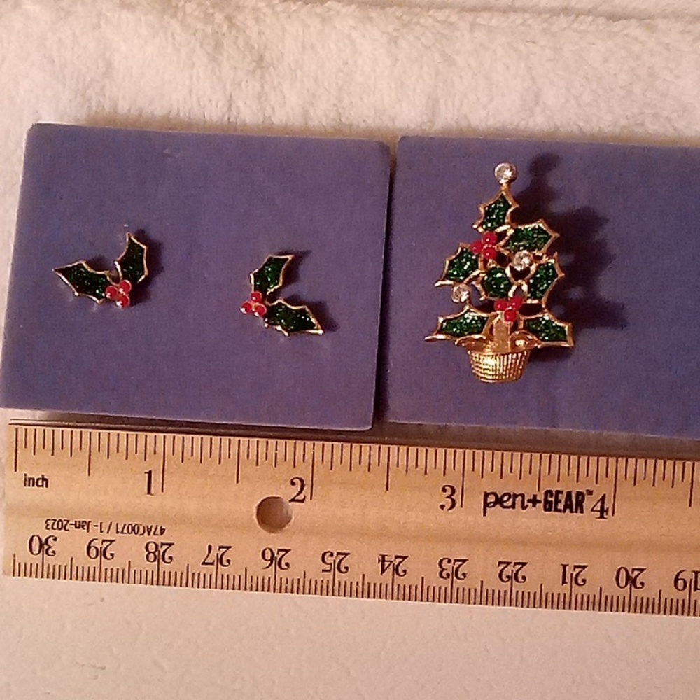 Avon Christmas Set